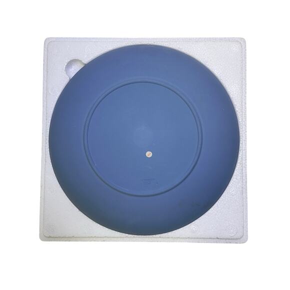 Wedgwood England Blue Jasperware 1990 'Christmas Skaters' Plate Original Box - Picture 7 of 8